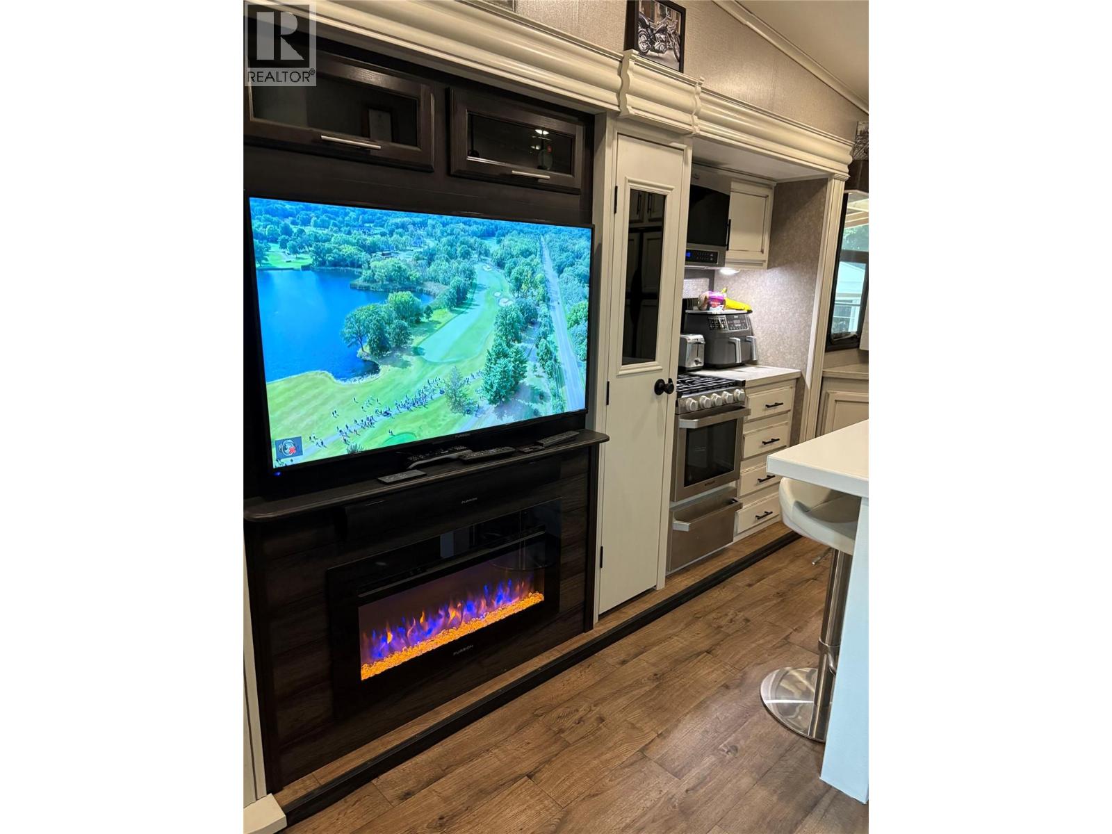 713 415 Commonwealth Road, Kelowna