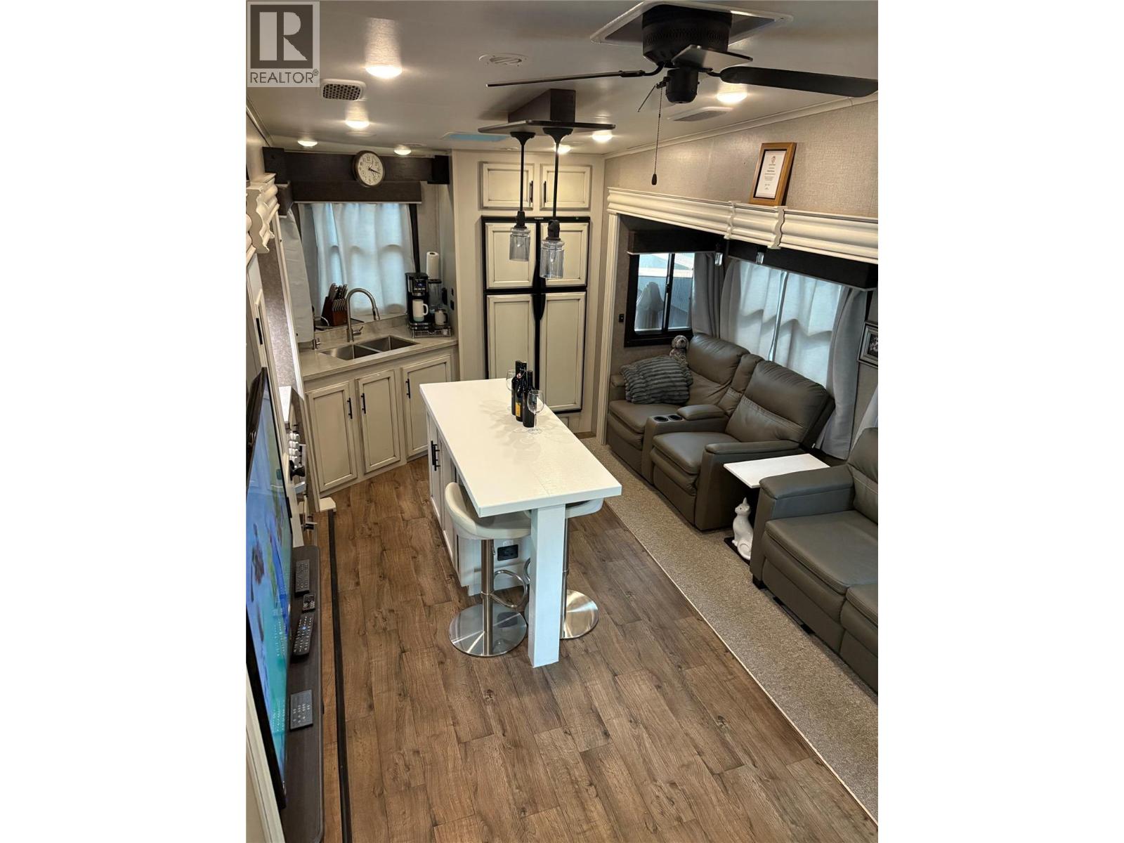 713 415 Commonwealth Road, Kelowna