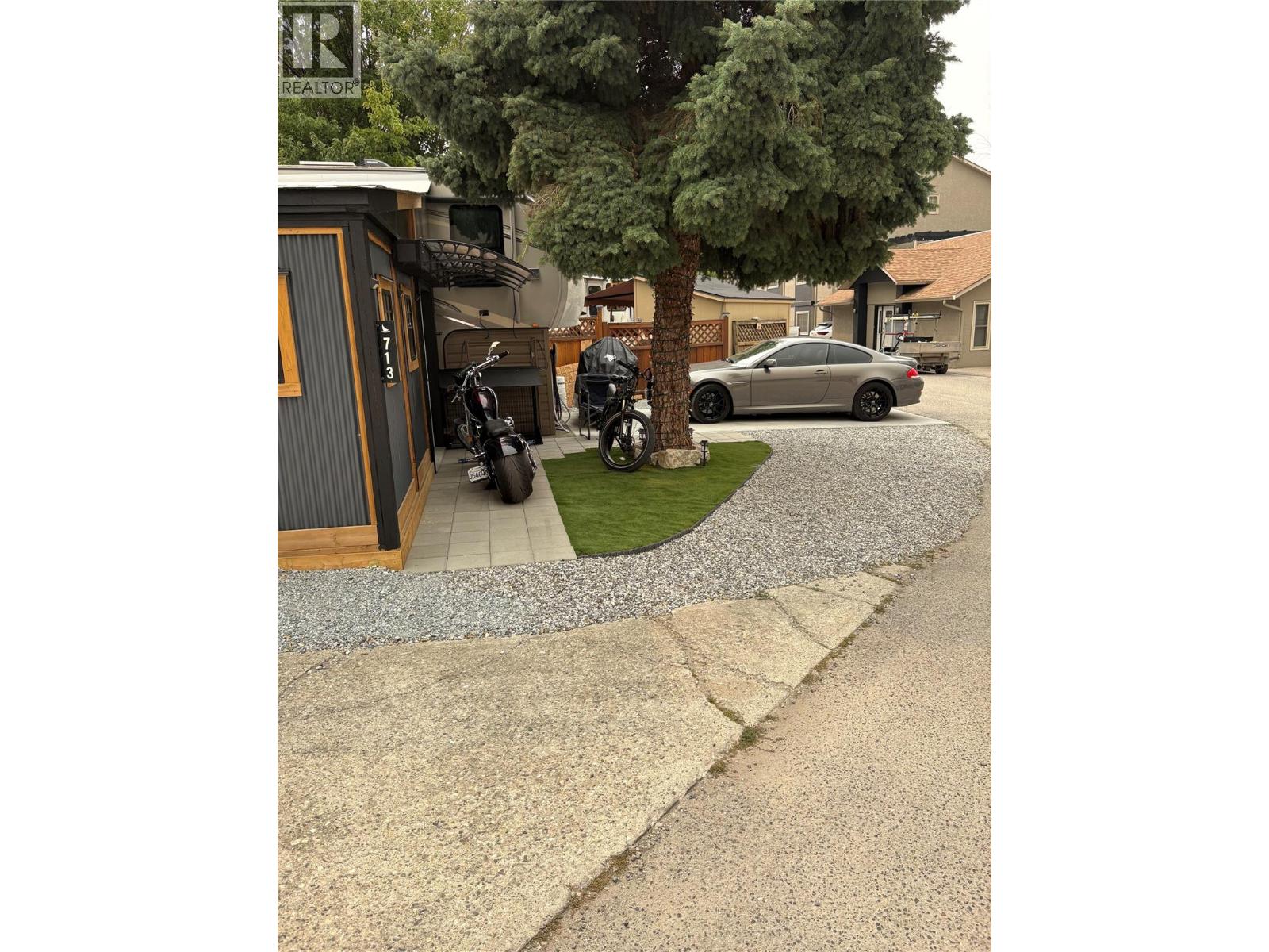 713 415 Commonwealth Road, Kelowna