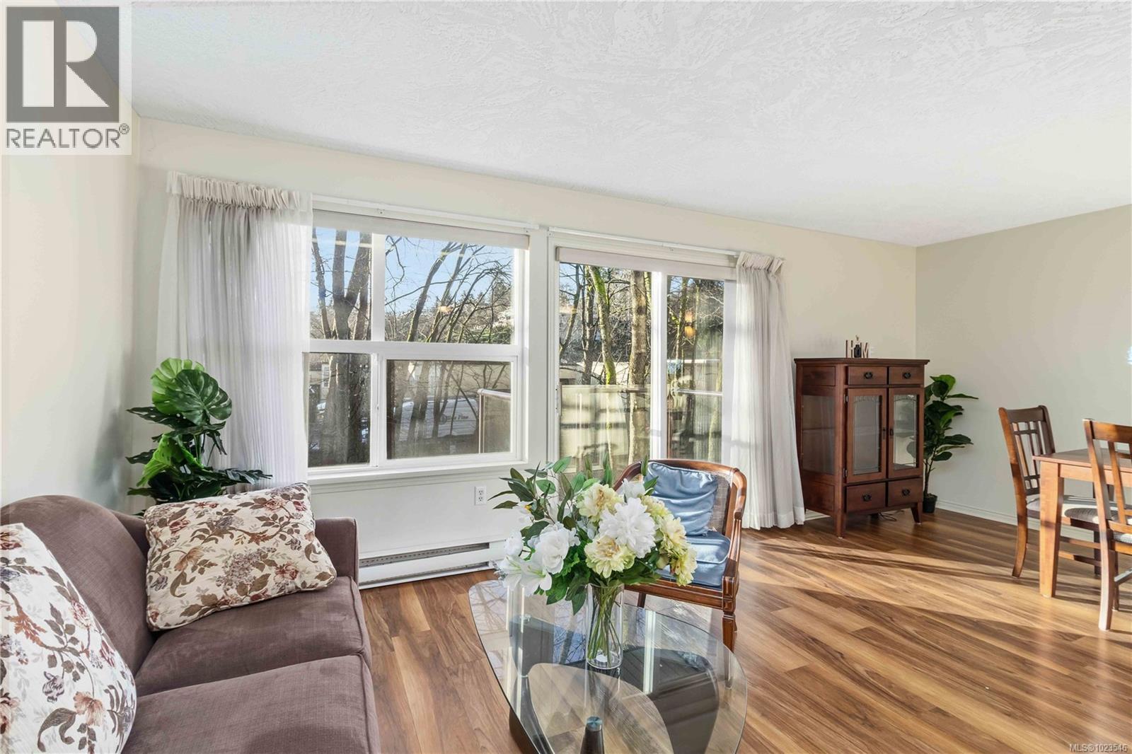 207 1485 Garnet Rd, Saanich