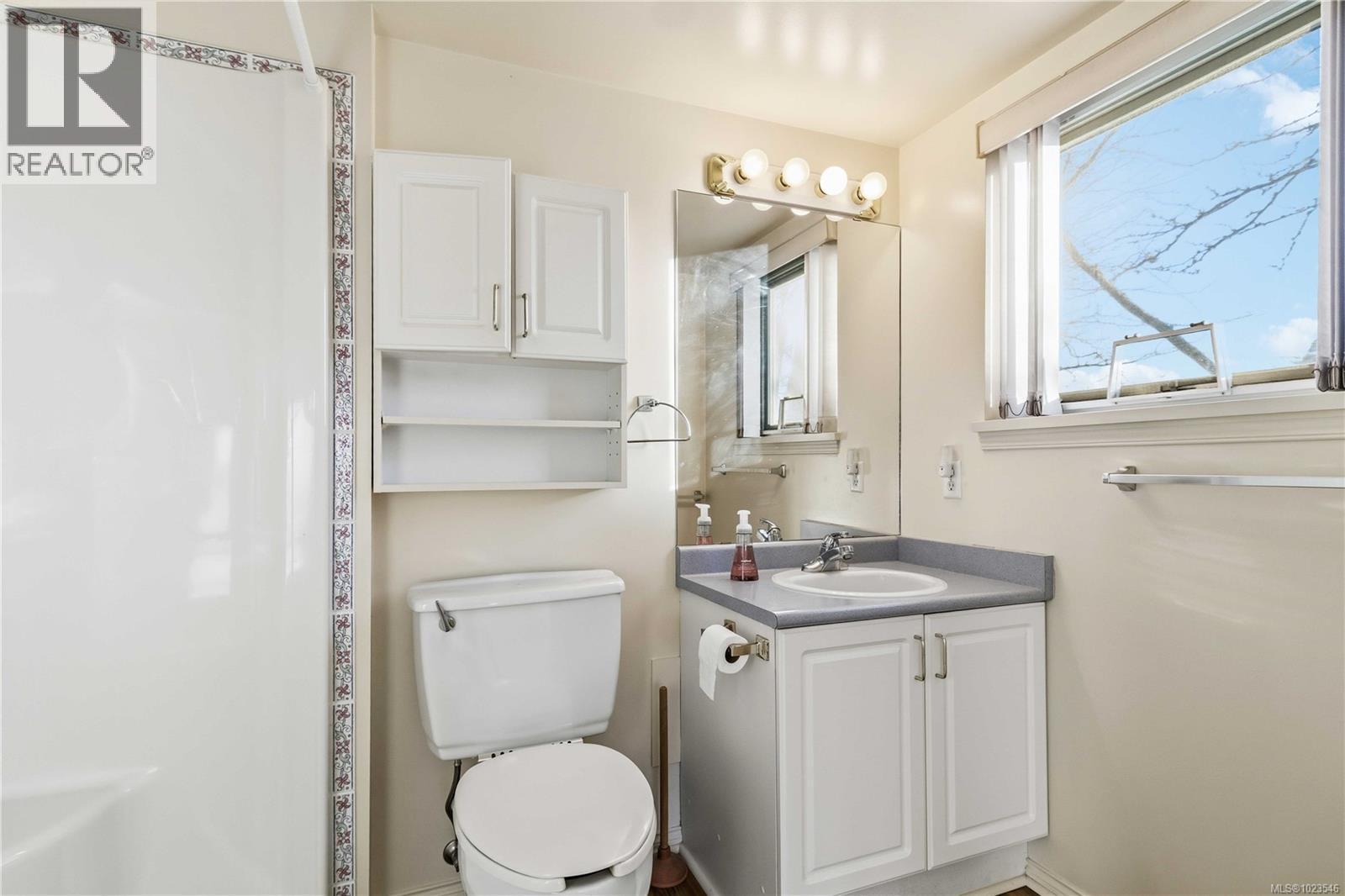 207 1485 Garnet Rd, Saanich