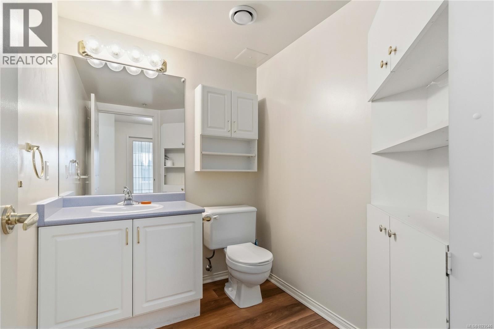 207 1485 Garnet Rd, Saanich