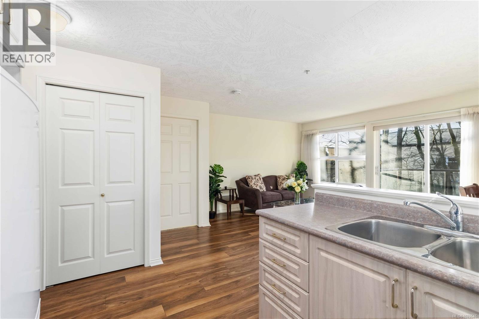 207 1485 Garnet Rd, Saanich