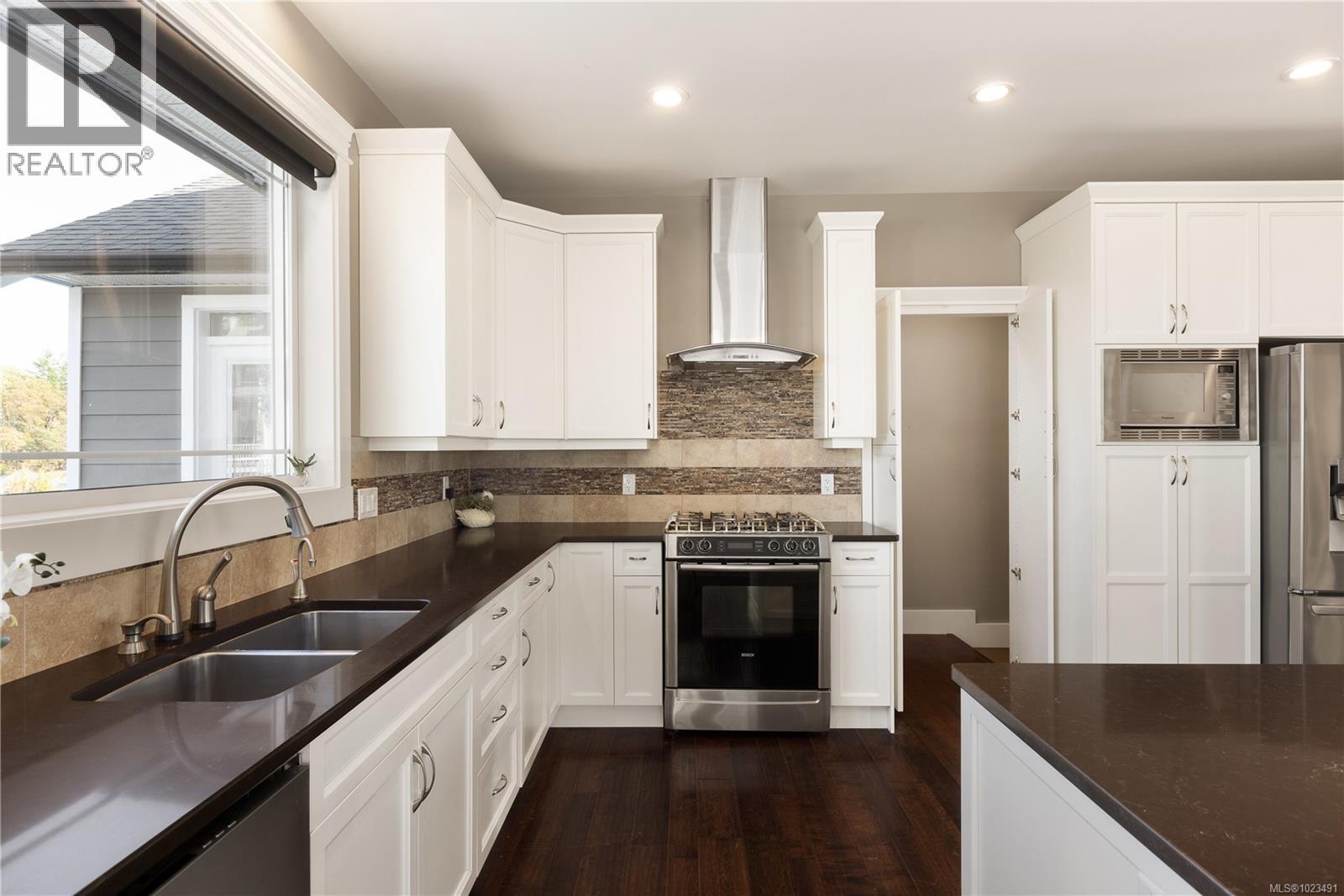  2287 Nicklaus Drive, Langford