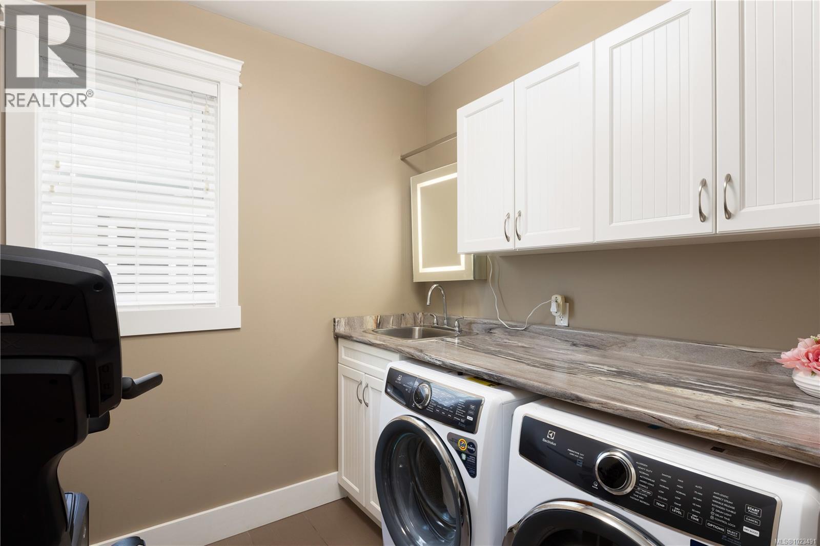  2287 Nicklaus Drive, Langford