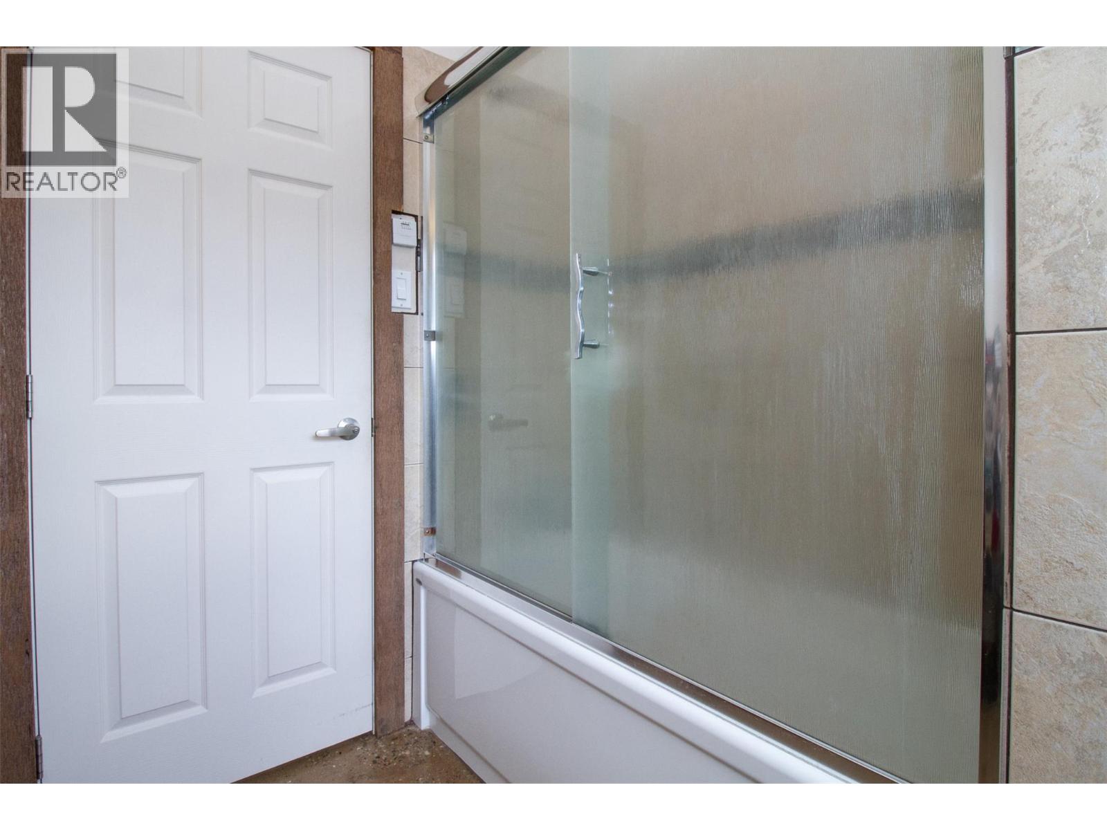 1905 Hay Road, Revelstoke