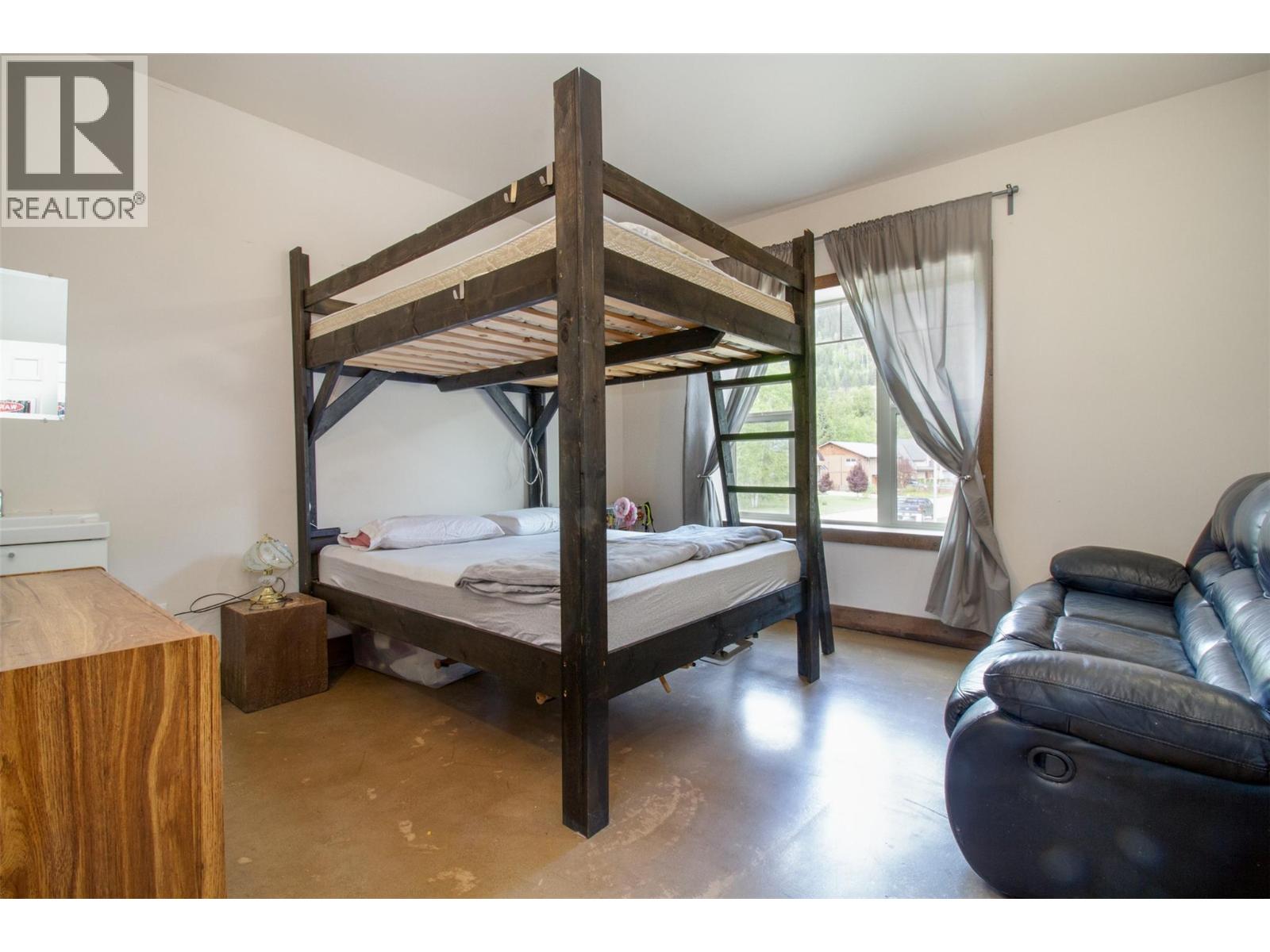 1905 Hay Road, Revelstoke