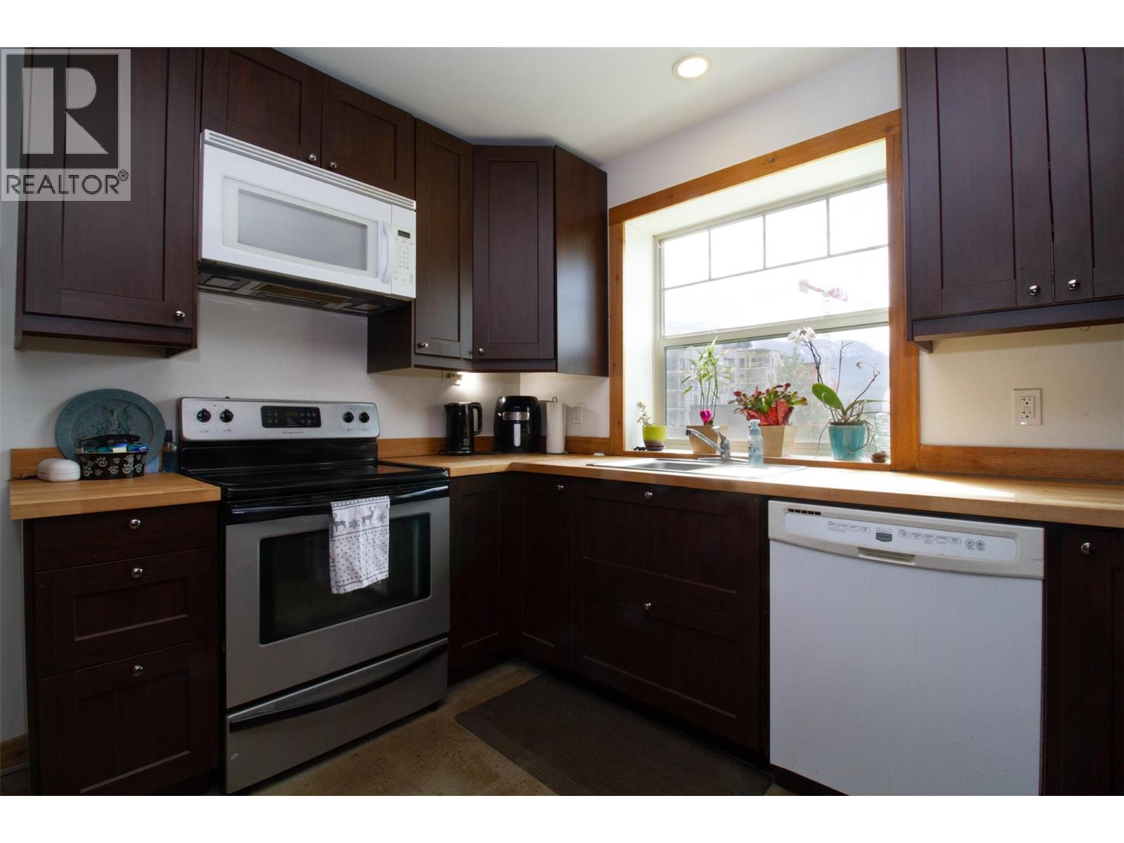 1905 Hay Road, Revelstoke