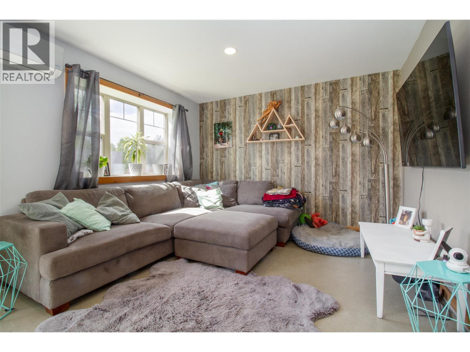 1905 Hay Road, Revelstoke