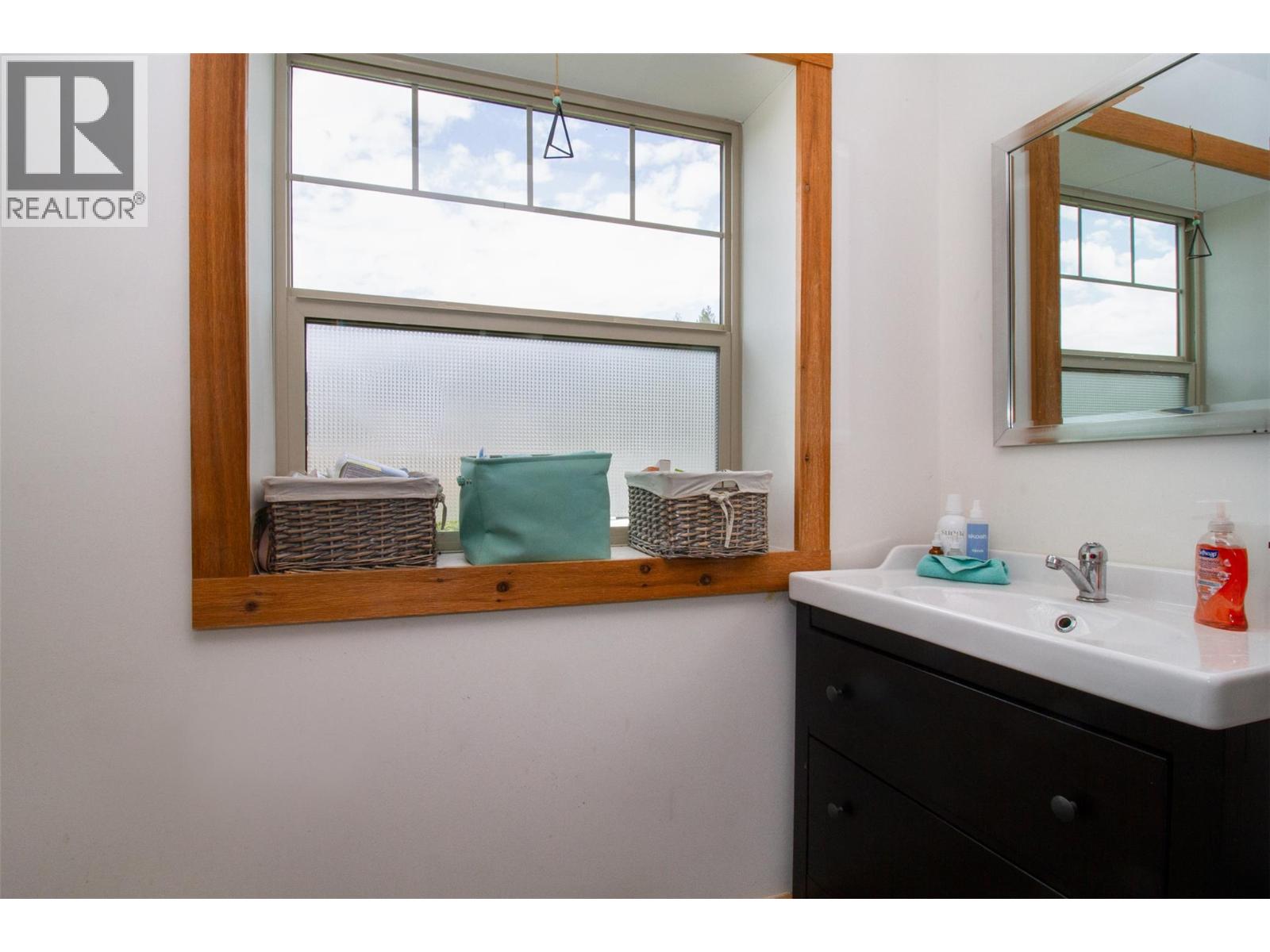 1905 Hay Road, Revelstoke