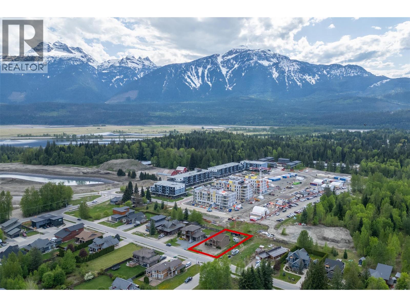 1905 Hay Road, Revelstoke