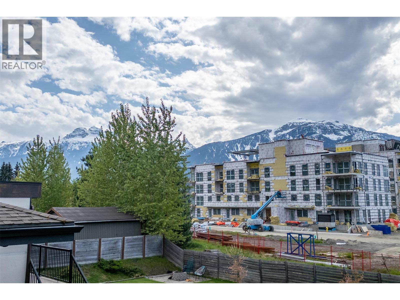 1905 Hay Road, Revelstoke