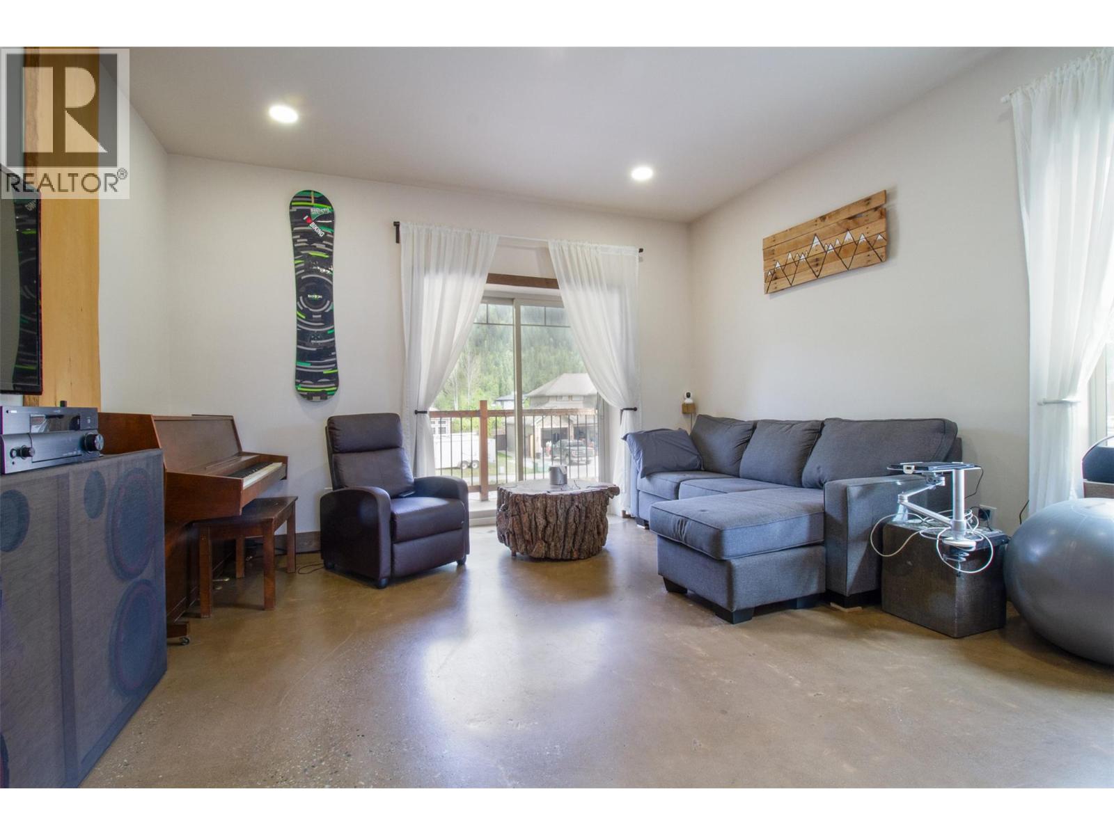 1905 Hay Road, Revelstoke