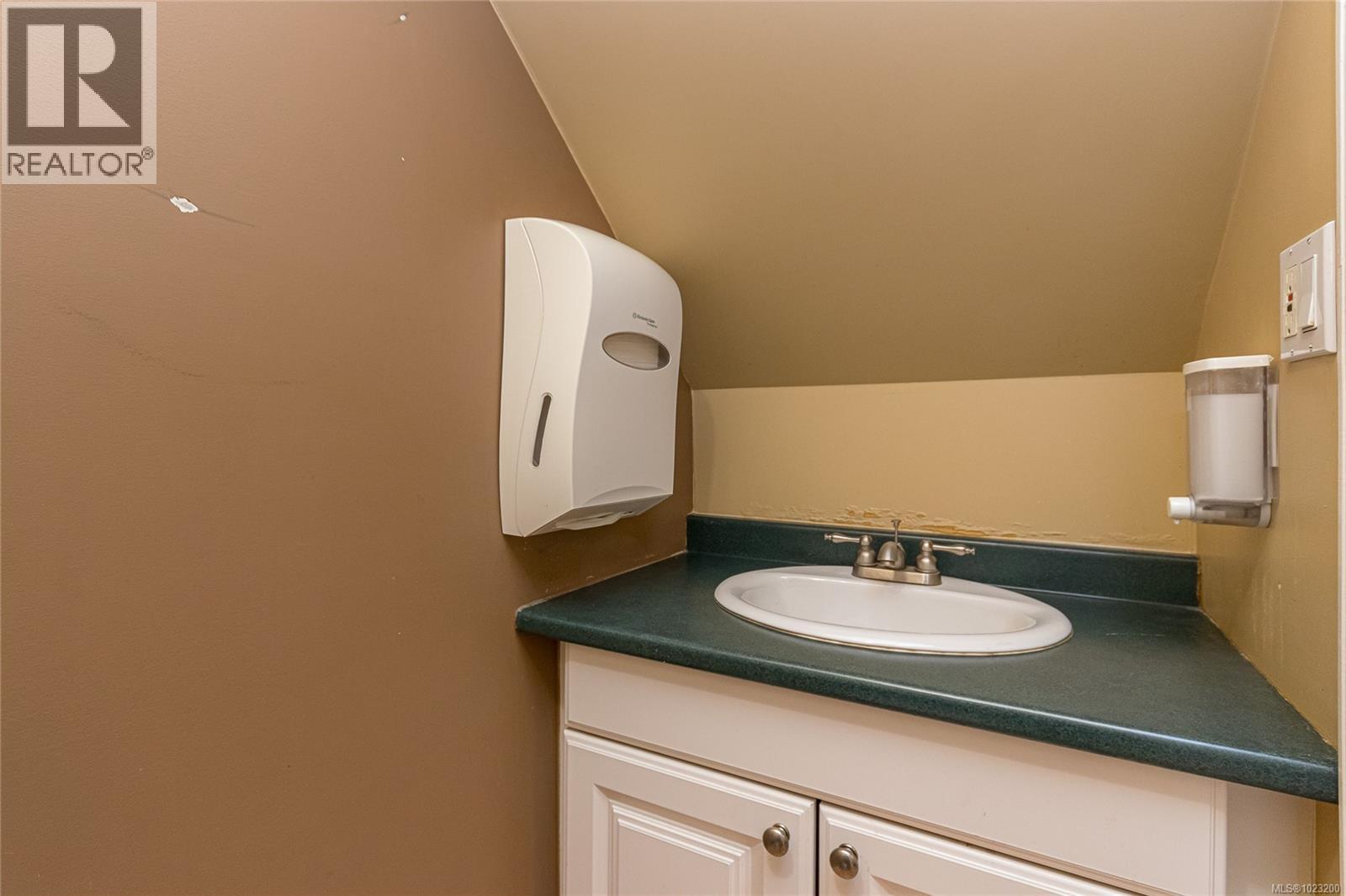 103 2849 Peatt Road, Langford