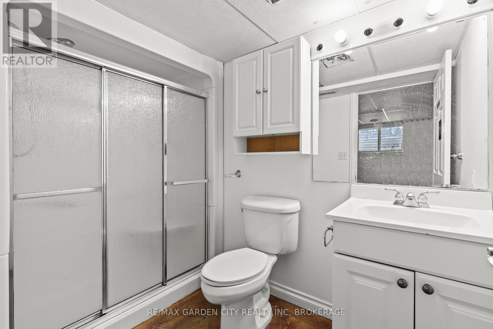 101 Moffatt Unit 2 photo 4