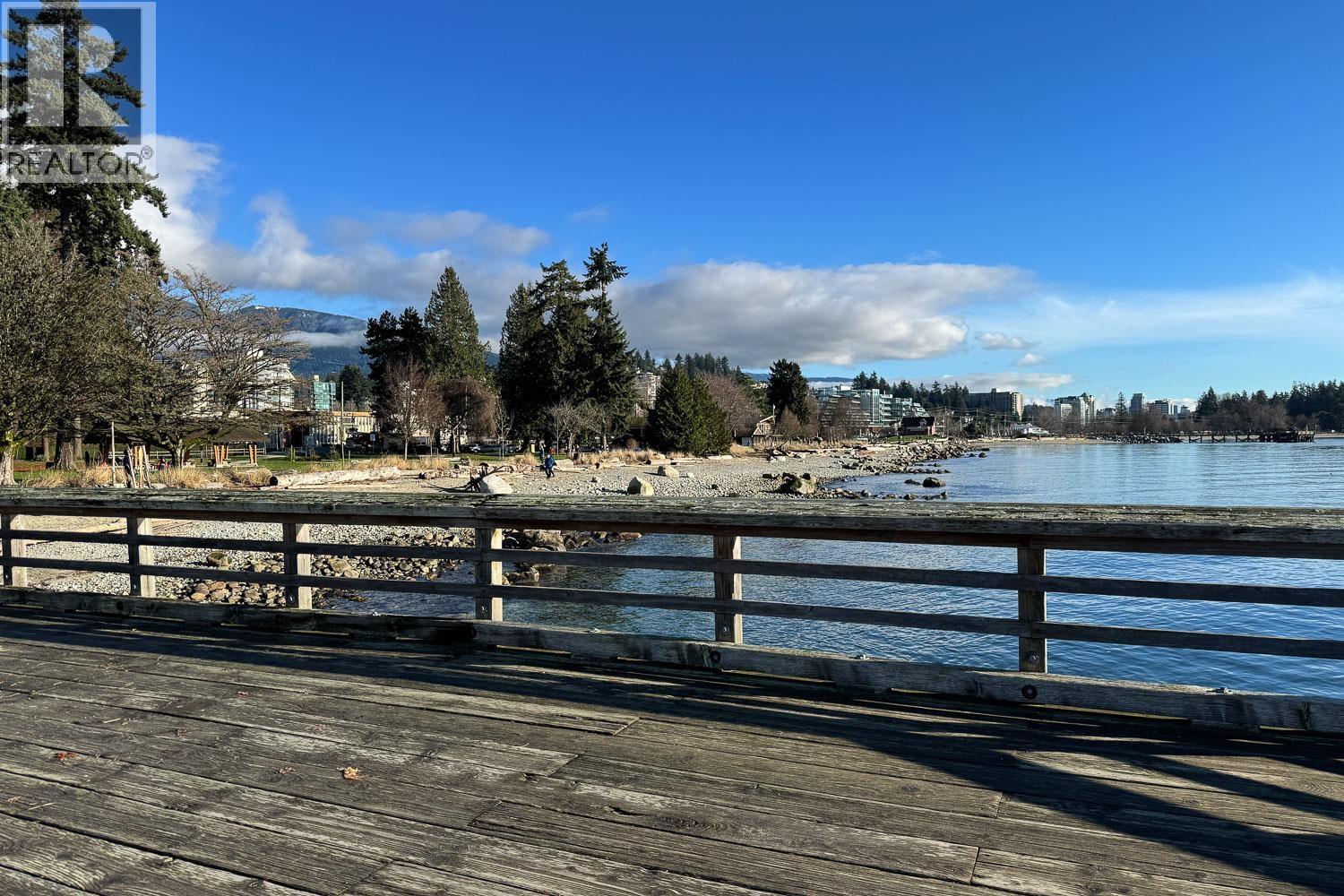 101 1737 DUCHESS AVENUE, West Vancouver