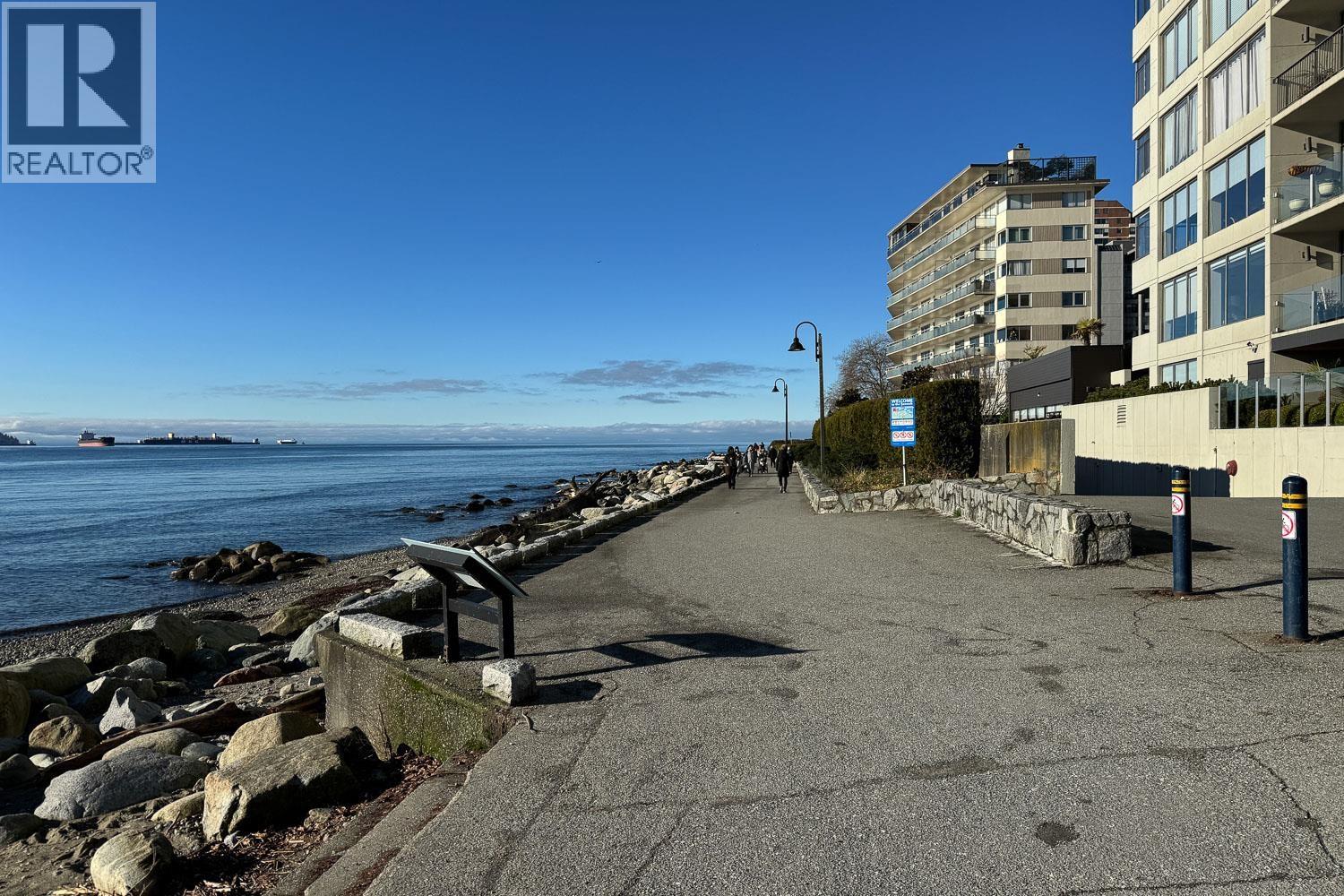 101 1737 DUCHESS AVENUE, West Vancouver