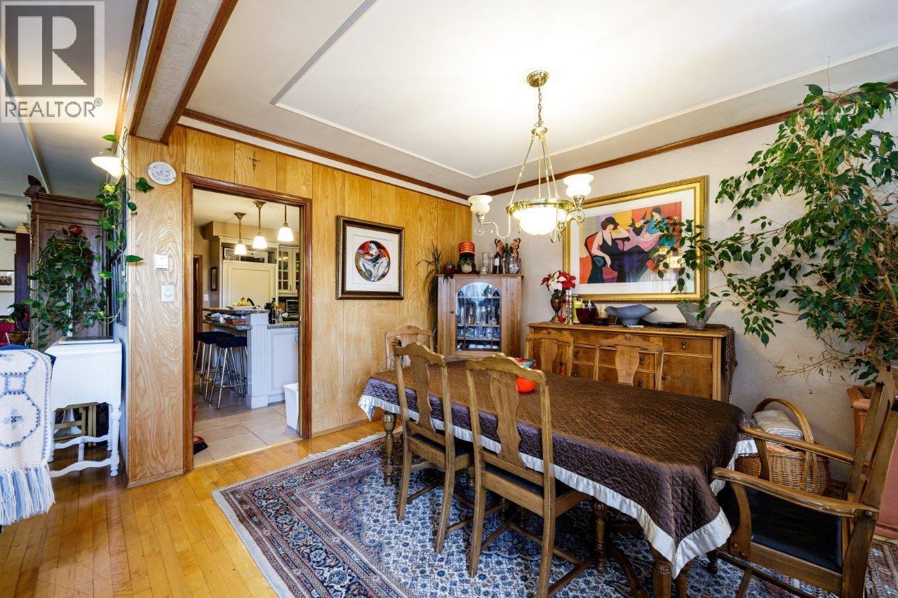 368 E KINGS ROAD, North Vancouver