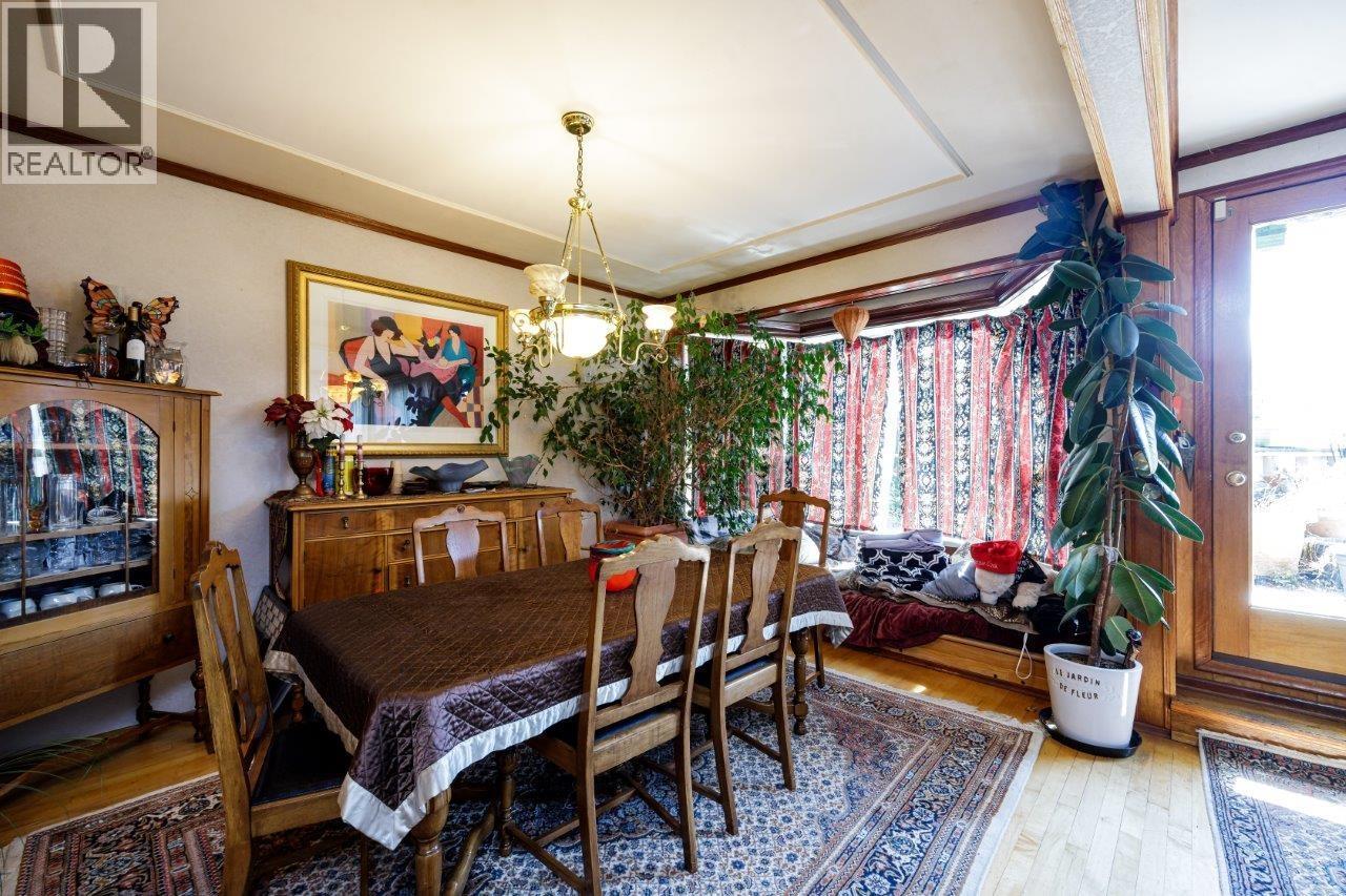 368 E KINGS ROAD, North Vancouver