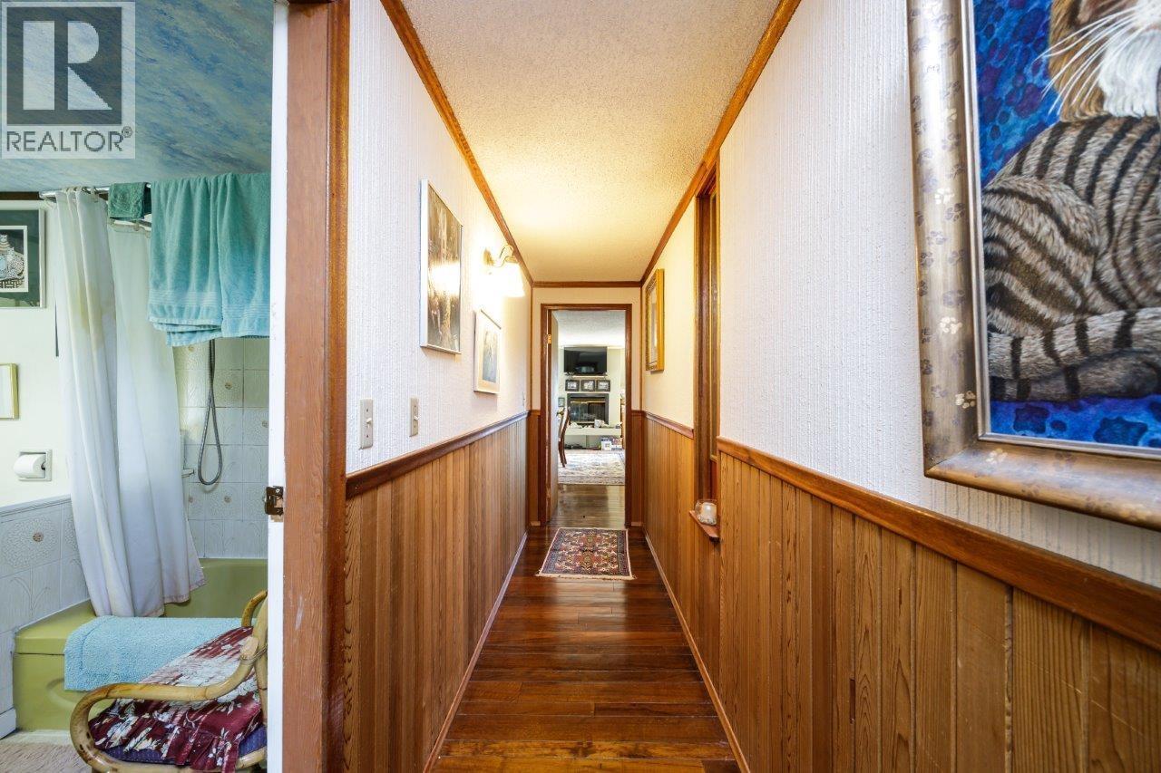 368 E KINGS ROAD, North Vancouver