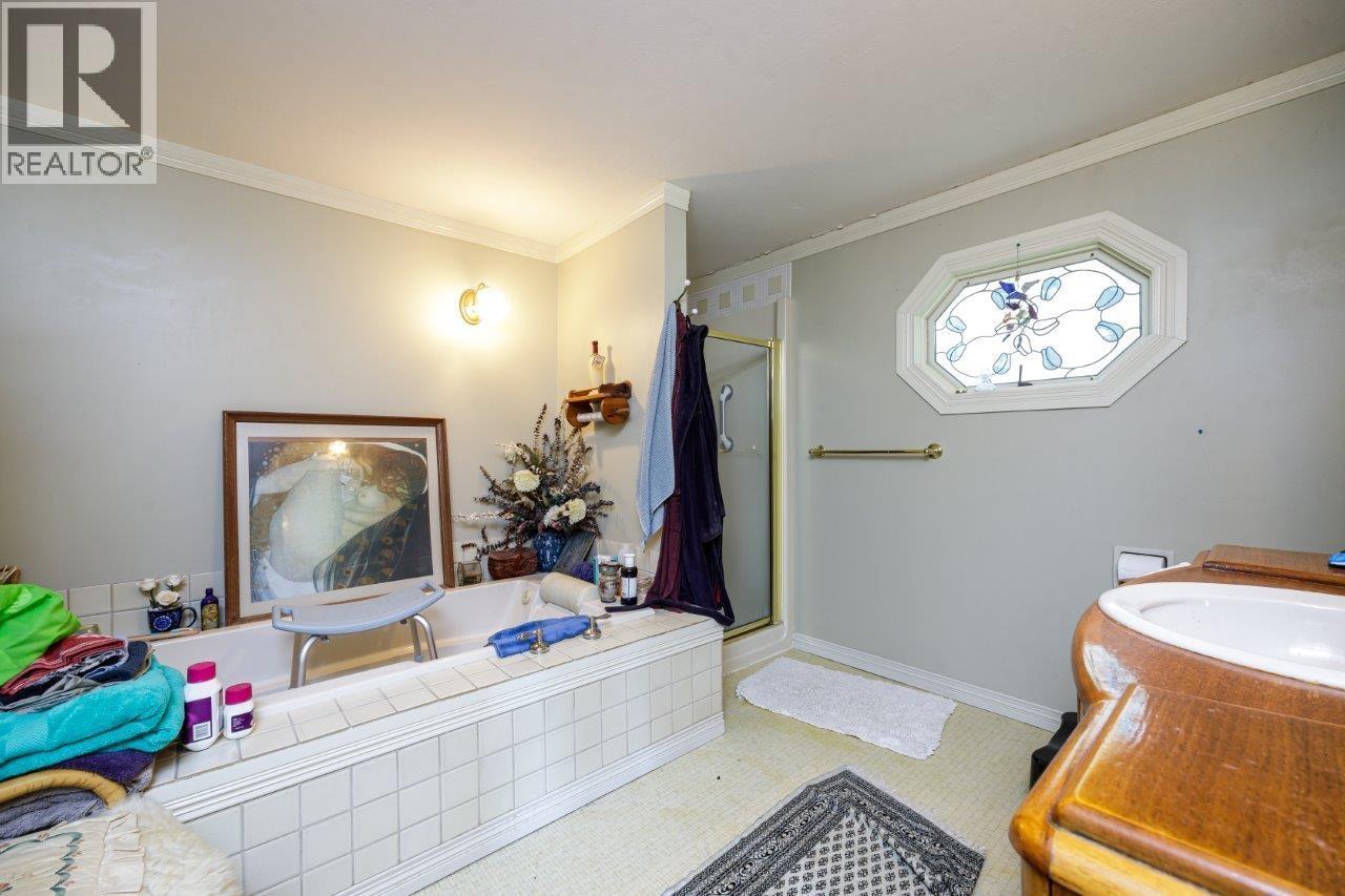 368 E KINGS ROAD, North Vancouver