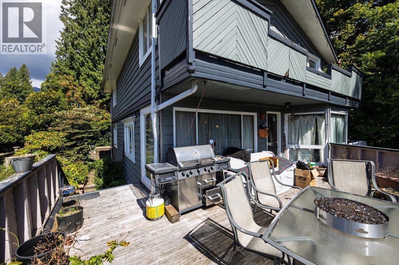 368 E KINGS ROAD, North Vancouver