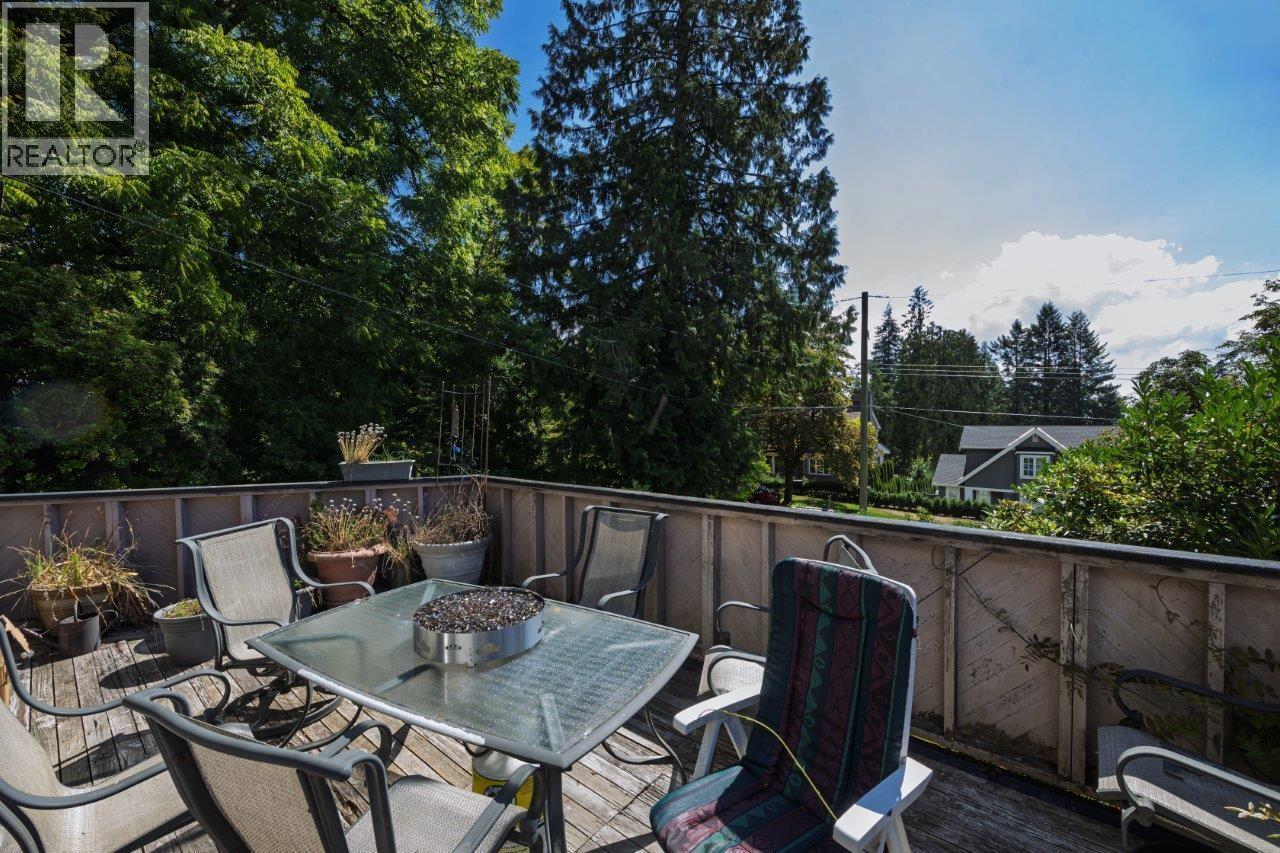 368 E KINGS ROAD, North Vancouver