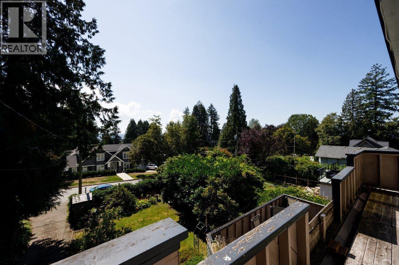 368 E KINGS ROAD, North Vancouver