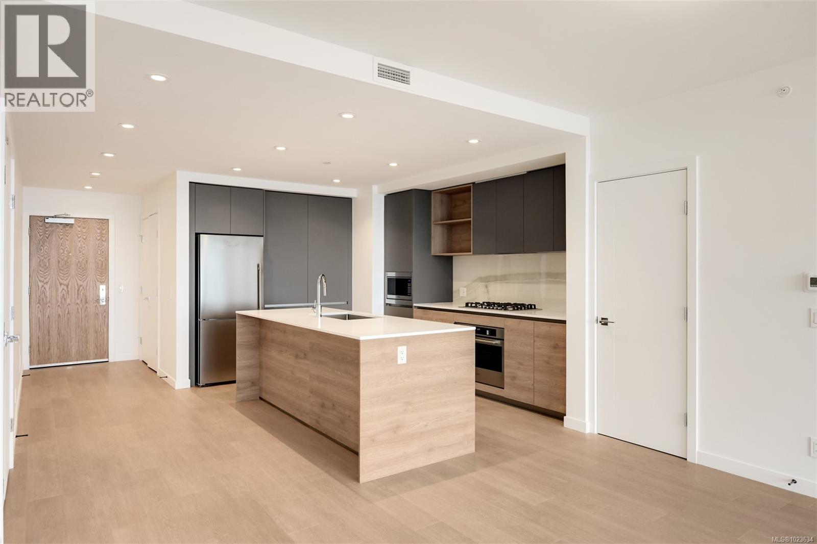 207 363 Tyee Road, Victoria