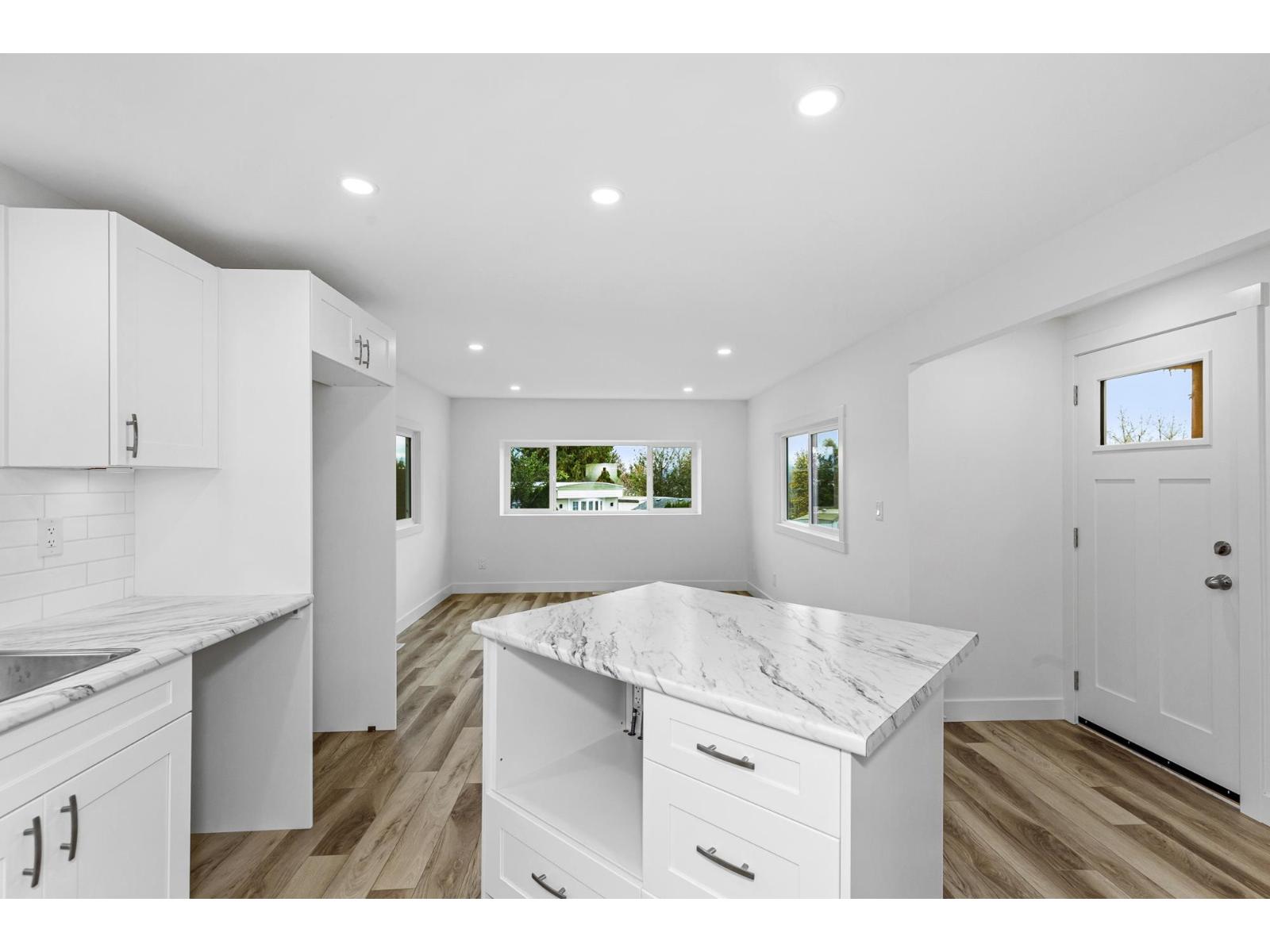 10 34519 LOUGHEED HIGHWAY, Mission