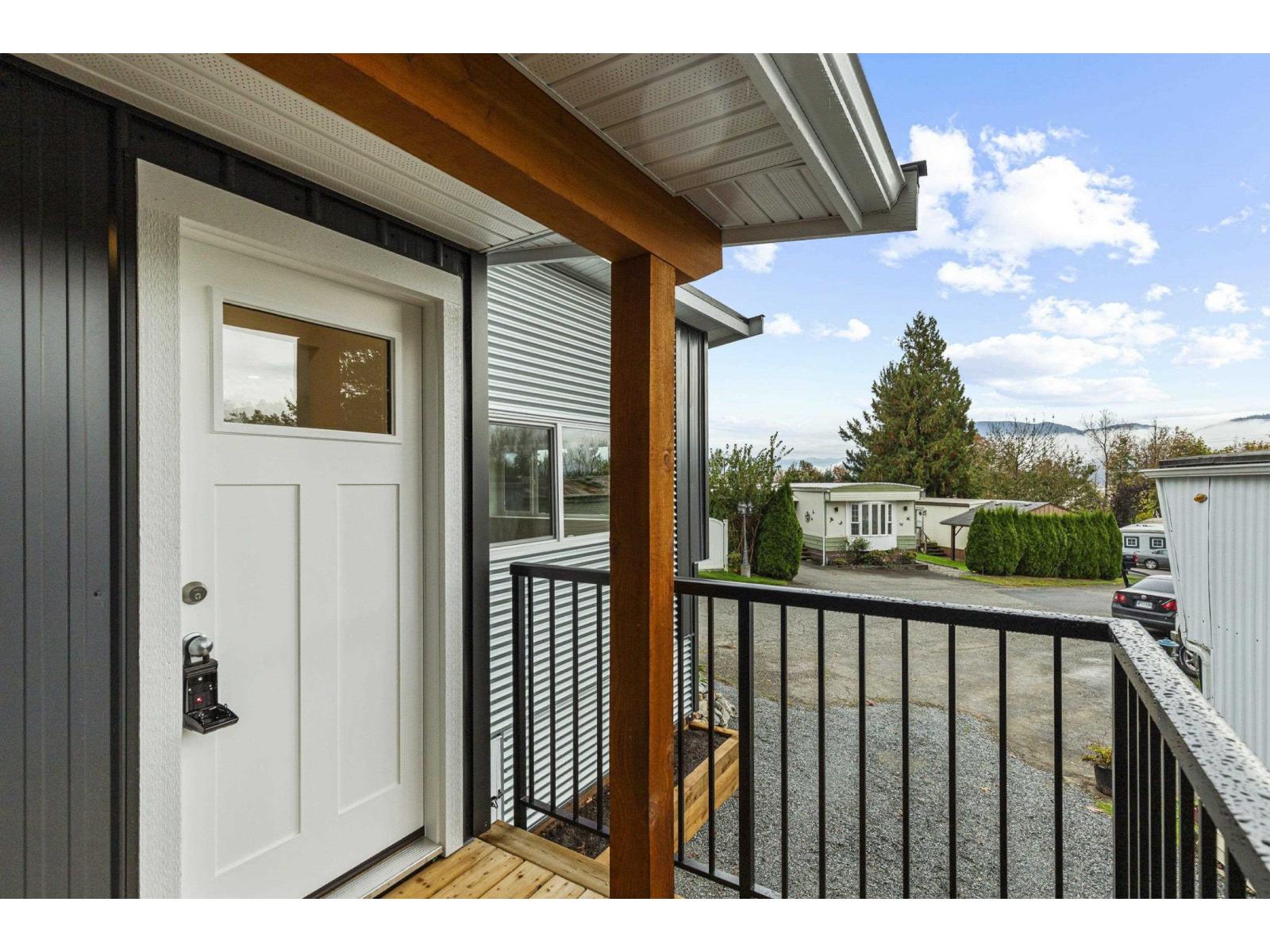 10 34519 LOUGHEED HIGHWAY, Mission