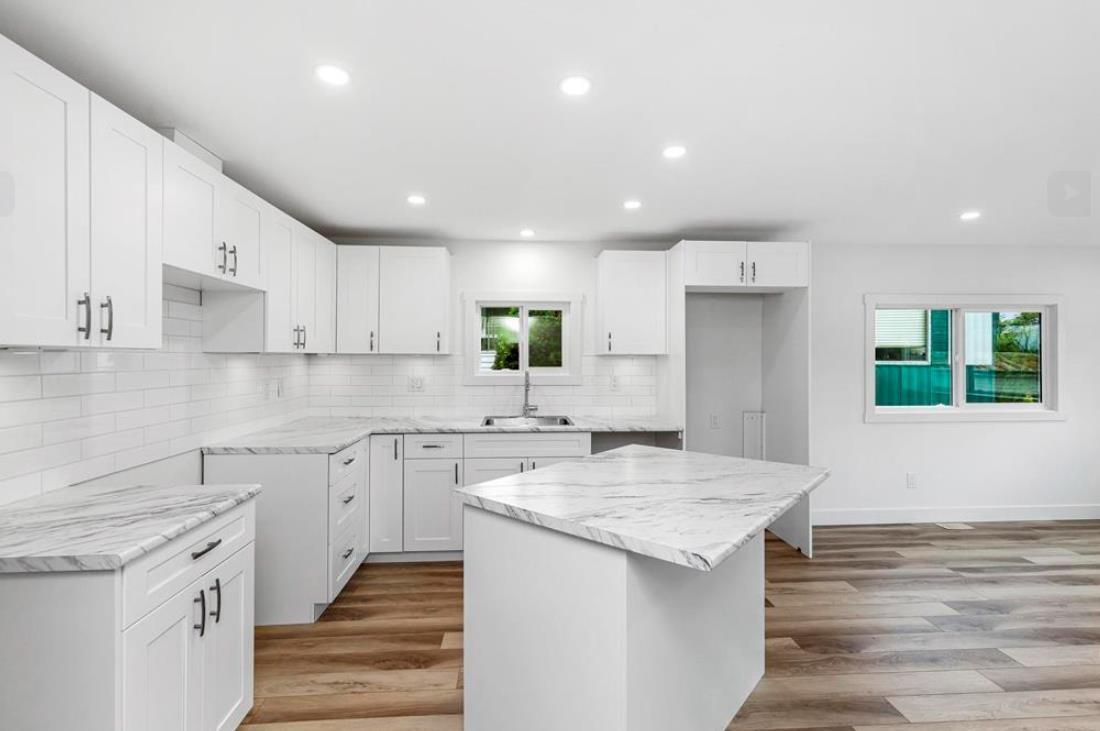 10 34519 LOUGHEED HIGHWAY, Mission