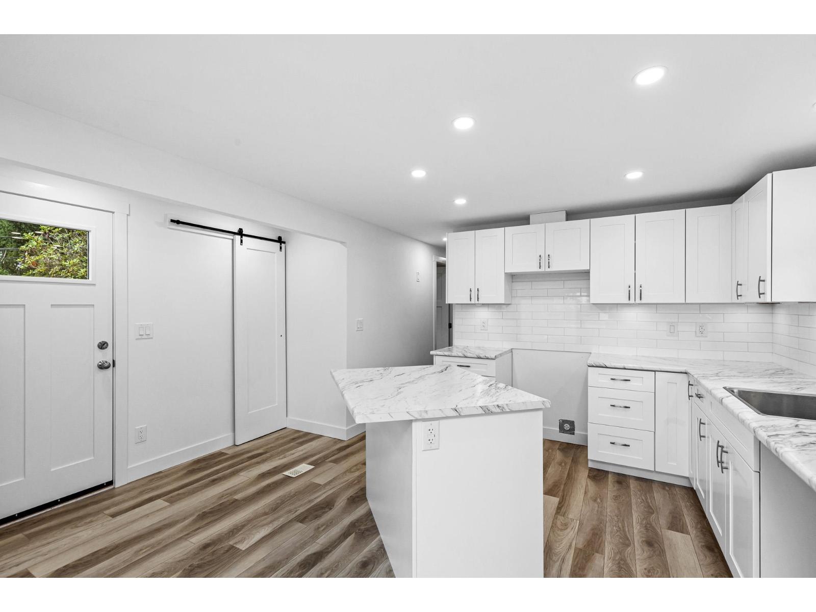 10 34519 LOUGHEED HIGHWAY, Mission