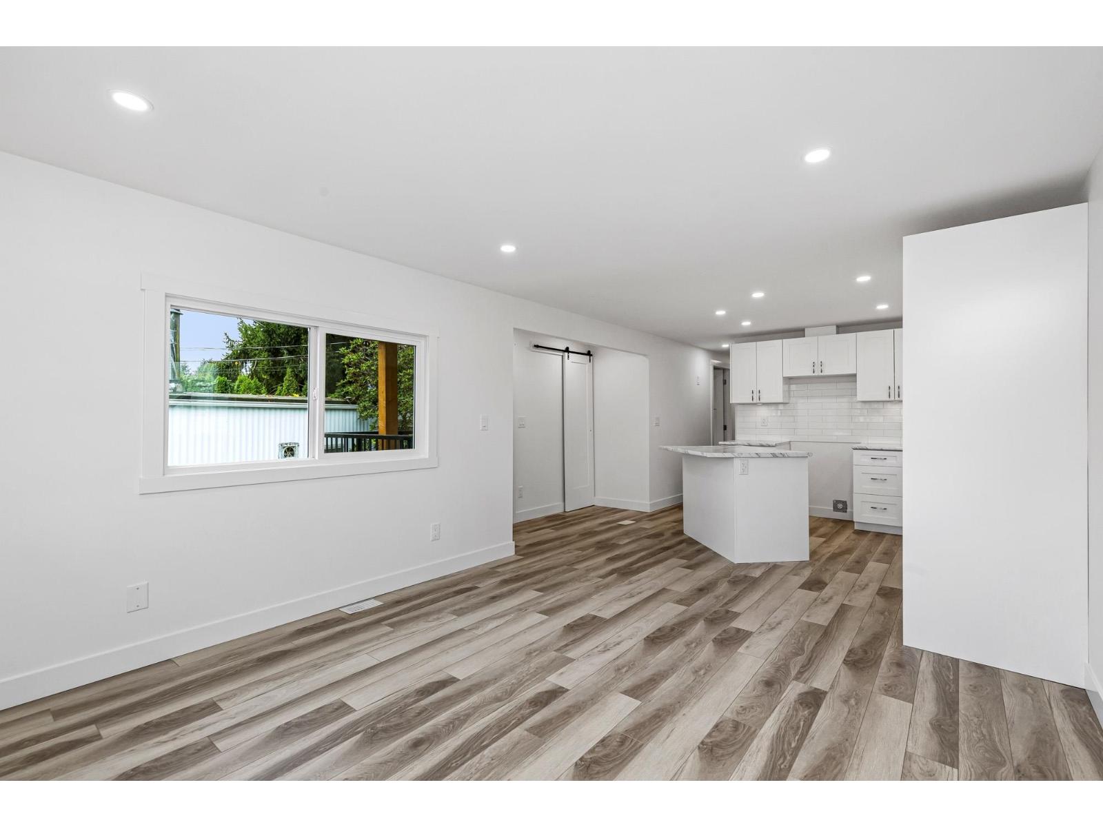 10 34519 LOUGHEED HIGHWAY, Mission