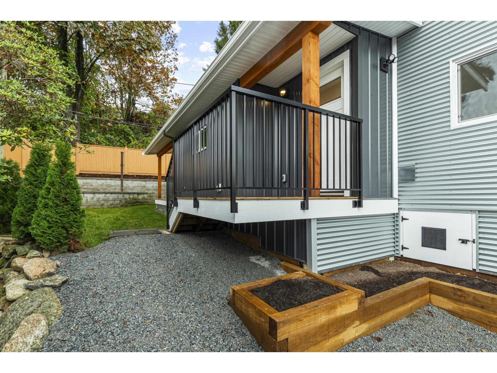 10 34519 LOUGHEED HIGHWAY, Mission