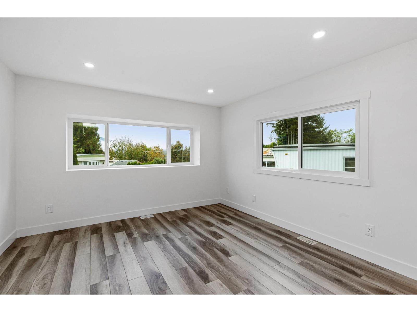 10 34519 LOUGHEED HIGHWAY, Mission