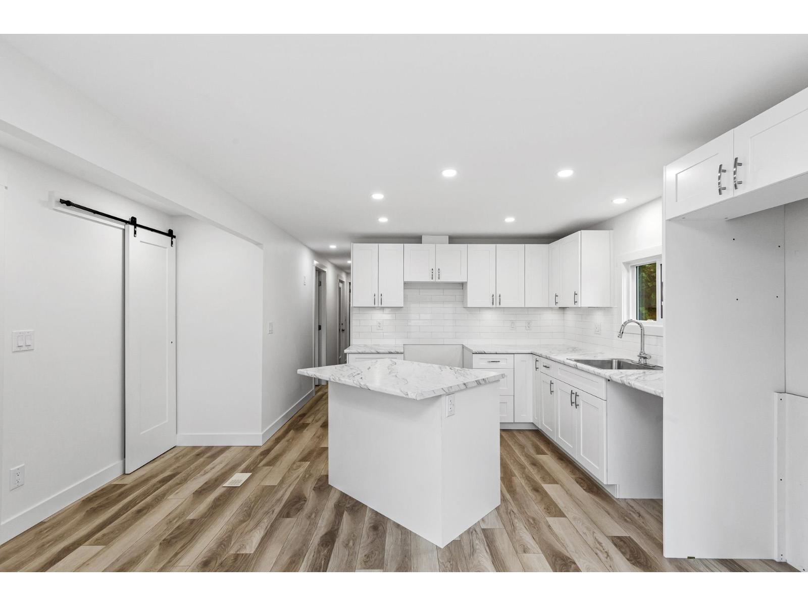 10 34519 LOUGHEED HIGHWAY, Mission