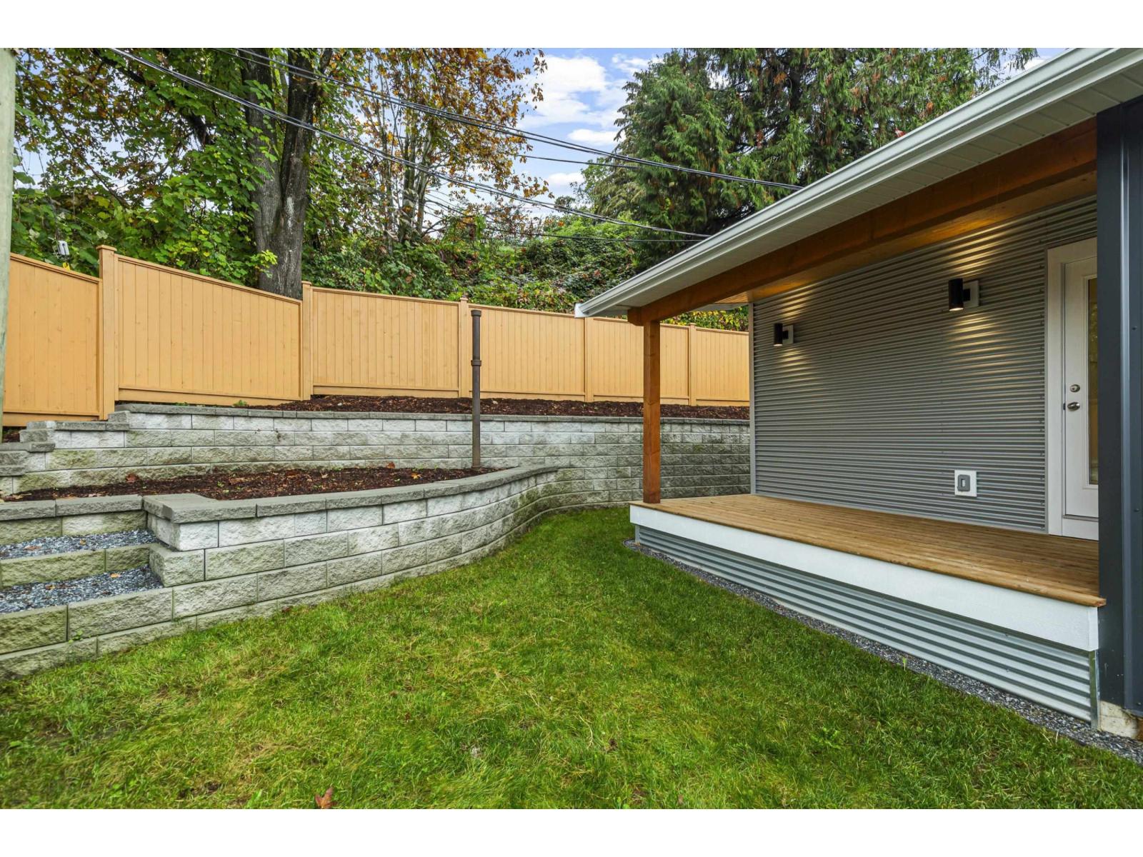 10 34519 LOUGHEED HIGHWAY, Mission