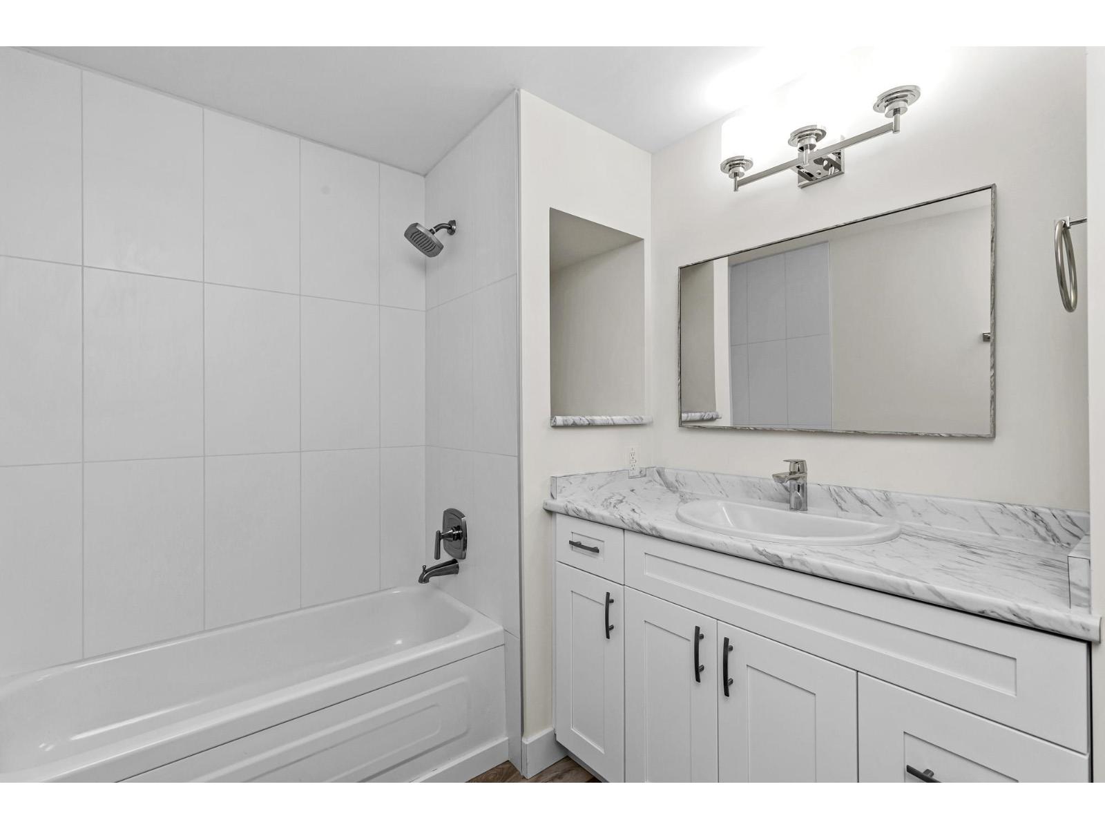 10 34519 LOUGHEED HIGHWAY, Mission