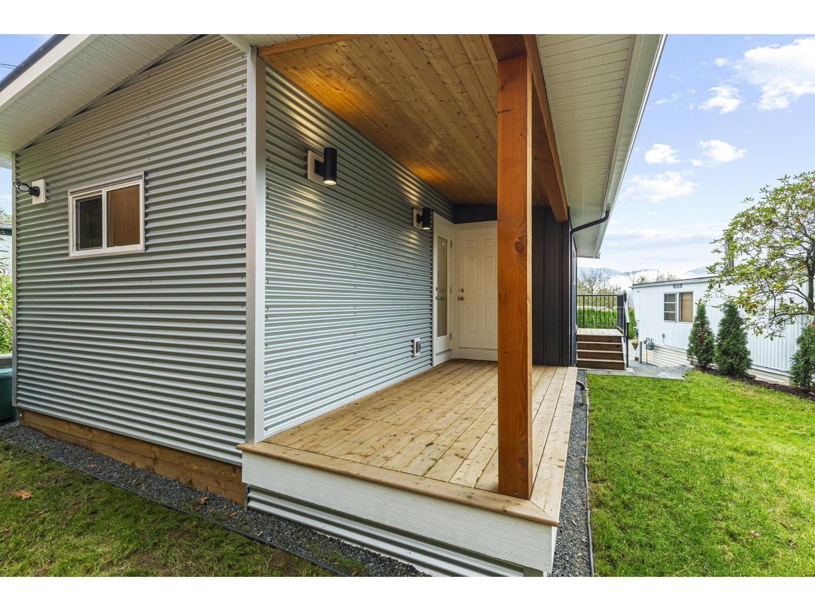 10 34519 LOUGHEED HIGHWAY, Mission