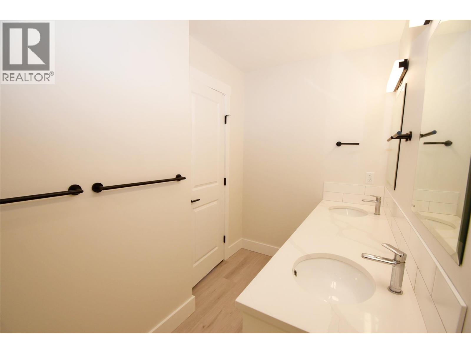 ## 30 1999 15 Avenue - 53