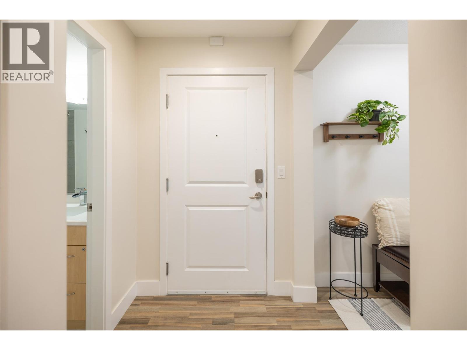 205 563 Yates Road, Kelowna