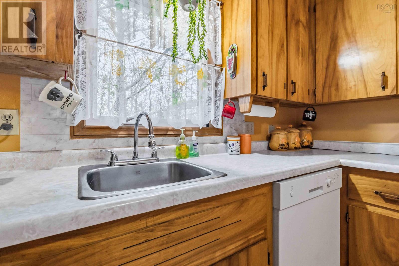 Property 22 of 49 of 37 Westmount Heights