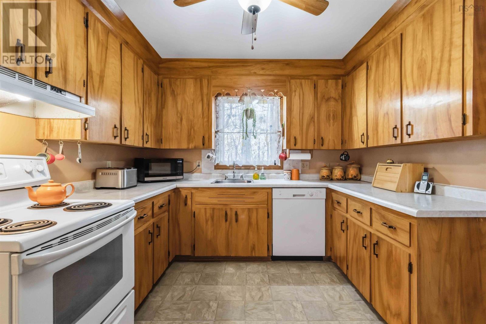 Property 18 of 49 of 37 Westmount Heights