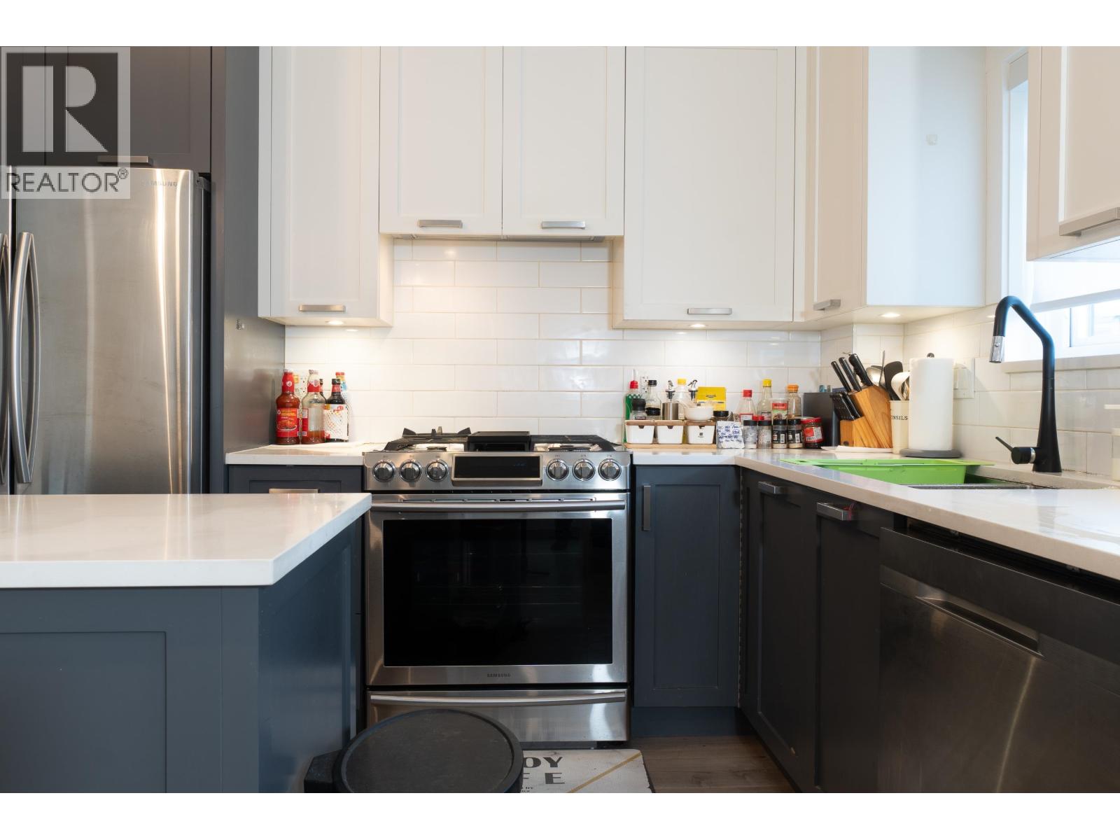 46 188 WOOD STREET, New Westminster