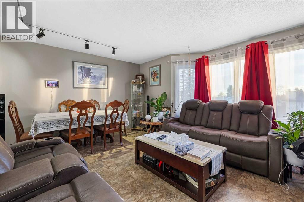 Single Family House Bi-level for Sale in  Hunterdale Place NW Huntington Hills Calgary 