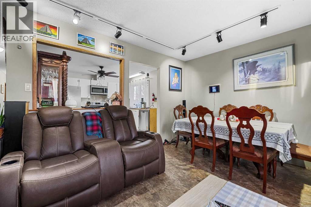 Single Family House Bi-level for Sale in  Hunterdale Place NW Huntington Hills Calgary 