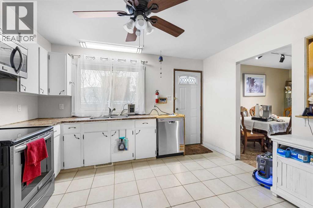 Single Family House Bi-level for Sale in  Hunterdale Place NW Huntington Hills Calgary 