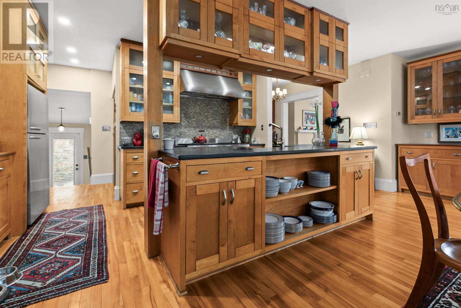 Property 23 of 50 of 1932 Rosebank Avenue