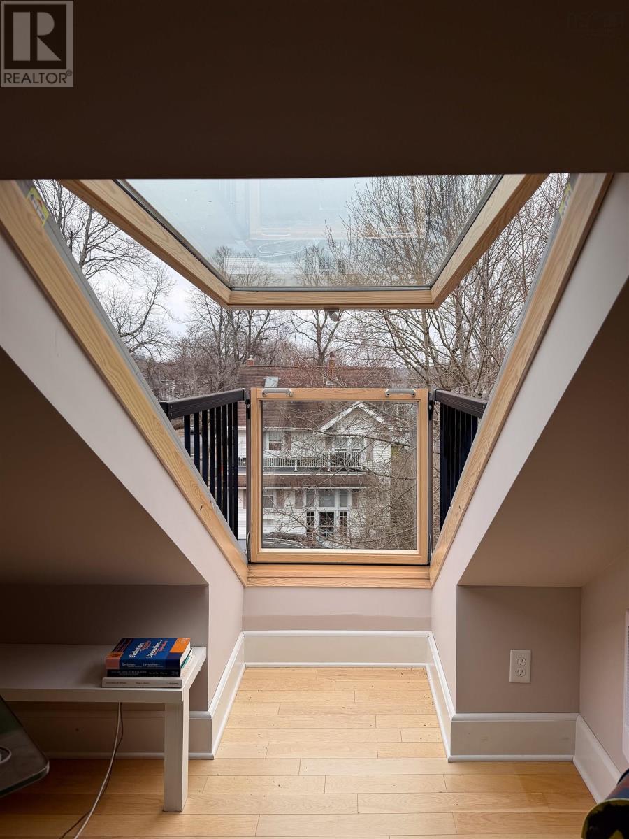 Property 38 of 50 of 1932 Rosebank Avenue